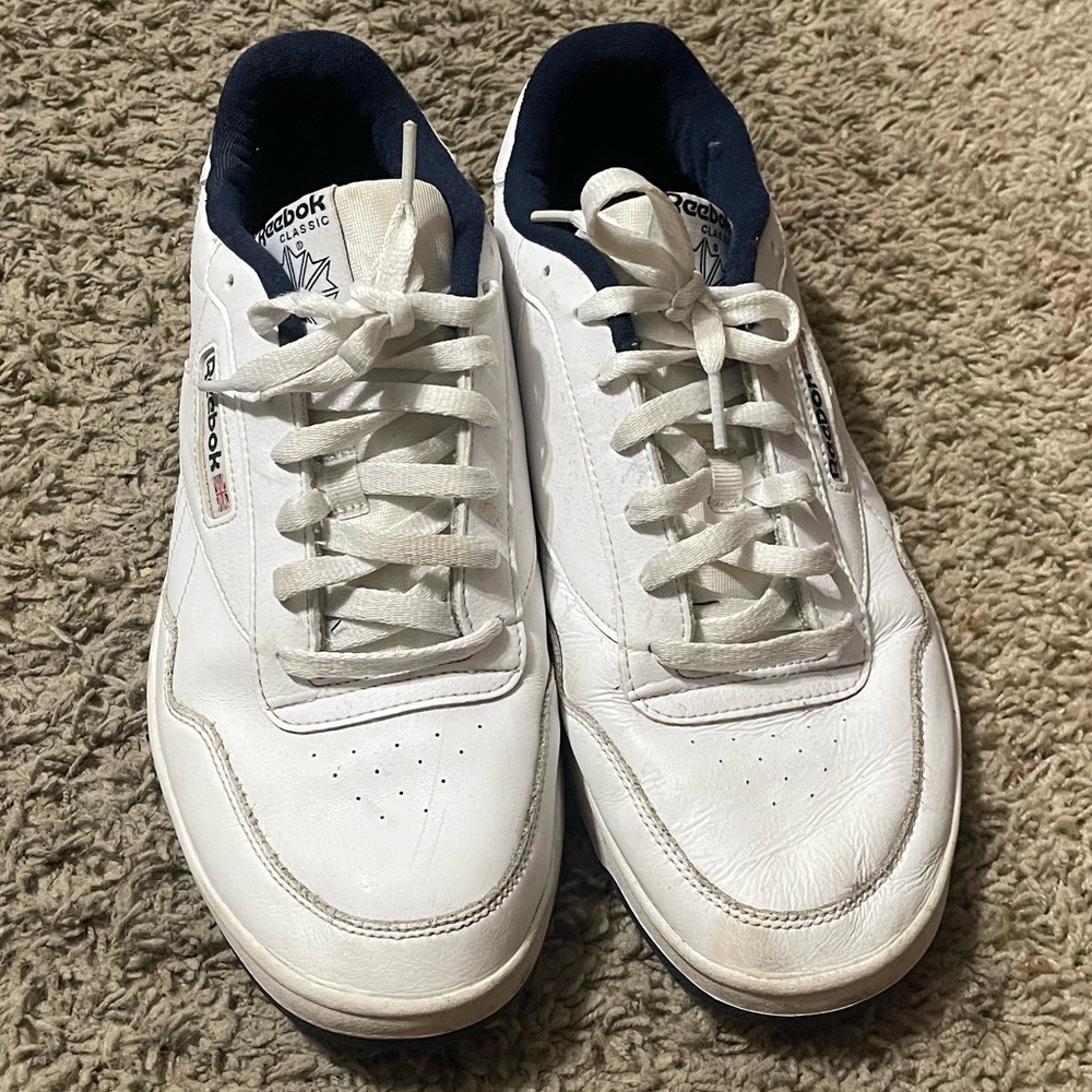 Reebok White Sneakers Versatile Minimalist Design